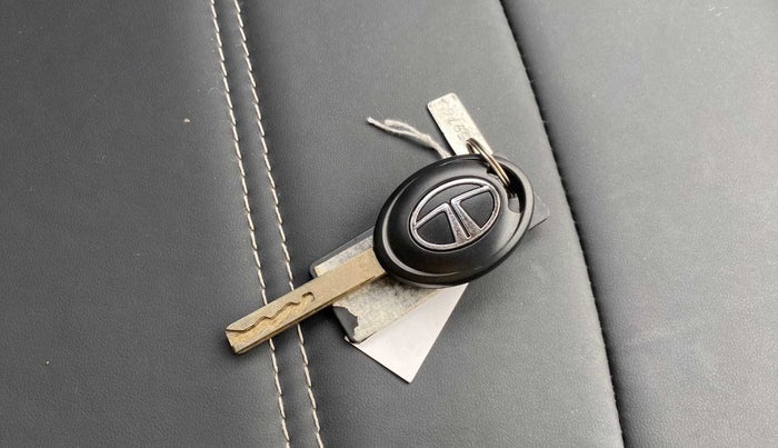2023 Tata Tiago XZA PLUS PETROL, Petrol, Automatic, 1,932 km, Key Close Up