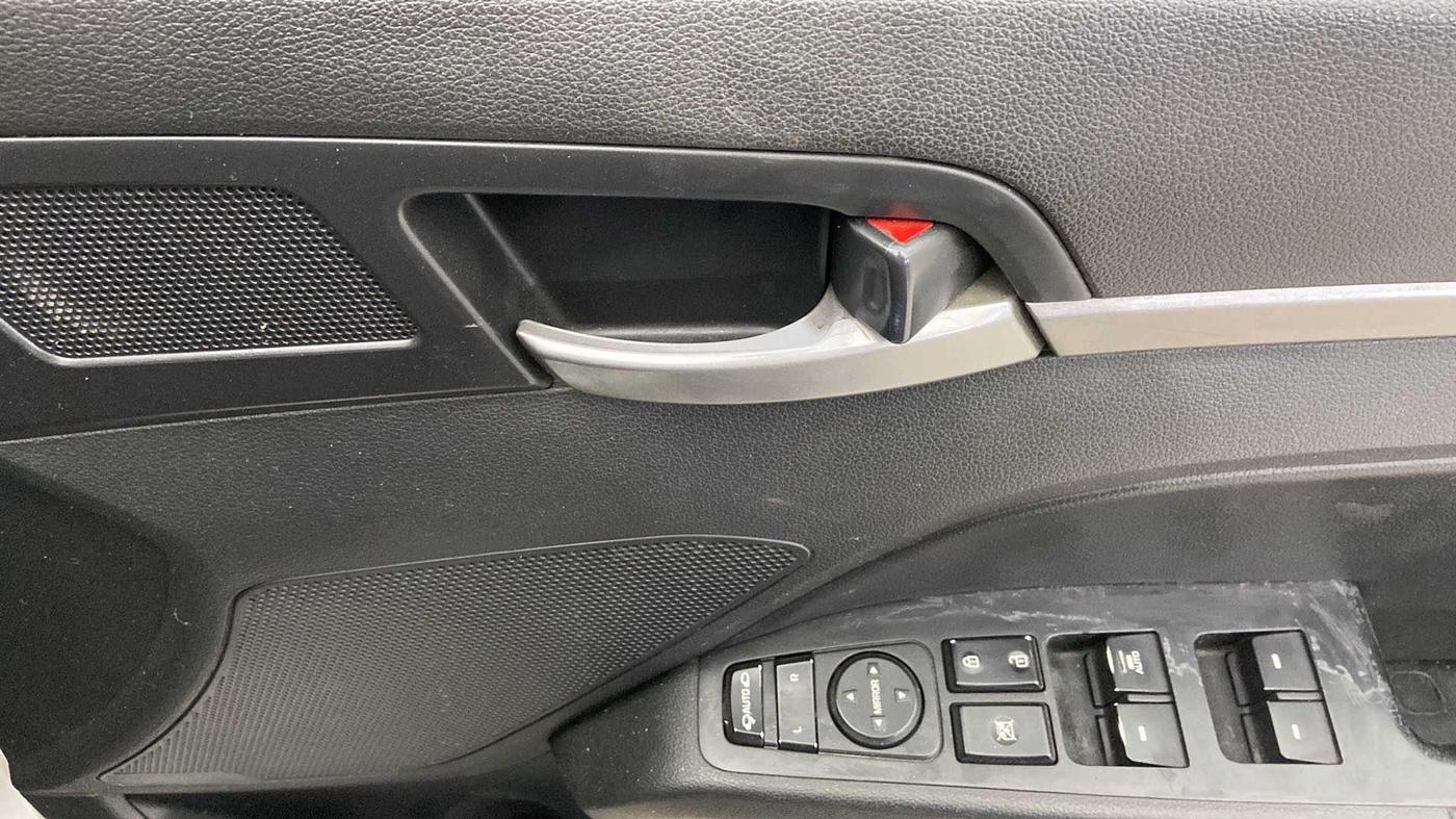 2018 Hyundai New Elantra 2.0 SX(O) AT PETROL, Petrol, Automatic, 54,807 km, Driver Side Door Panels Control