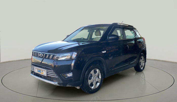 2022 Mahindra XUV300 W6 1.2 PETROL, Petrol, Manual, 15,440 km, Left Front Diagonal