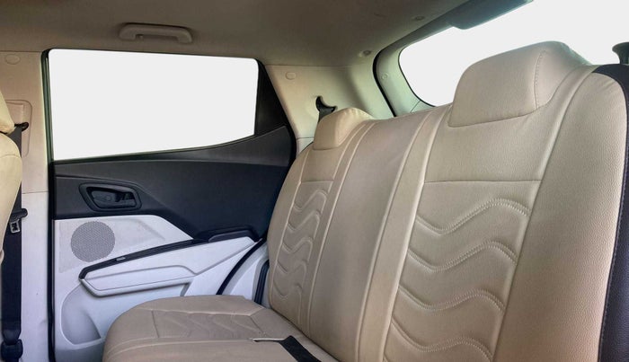 2022 Mahindra XUV300 W6 1.2 PETROL, Petrol, Manual, 15,440 km, Right Side Rear Door Cabin