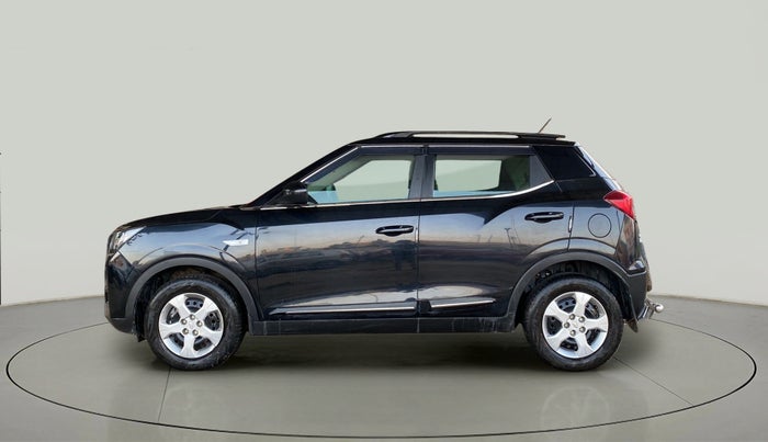 2022 Mahindra XUV300 W6 1.2 PETROL, Petrol, Manual, 15,440 km, Left Side