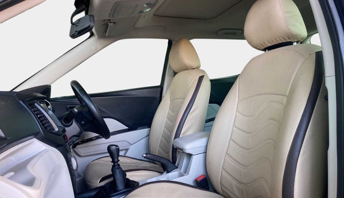 2022 Mahindra XUV300 W6 1.2 PETROL, Petrol, Manual, 15,440 km, Right Side Front Door Cabin