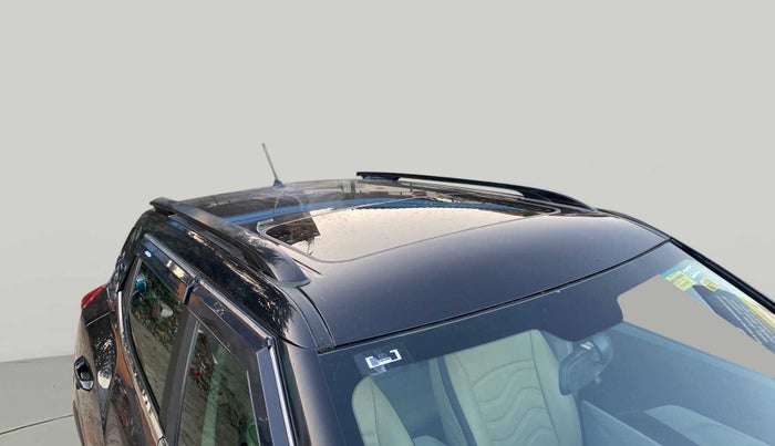 2022 Mahindra XUV300 W6 1.2 PETROL, Petrol, Manual, 15,440 km, Roof