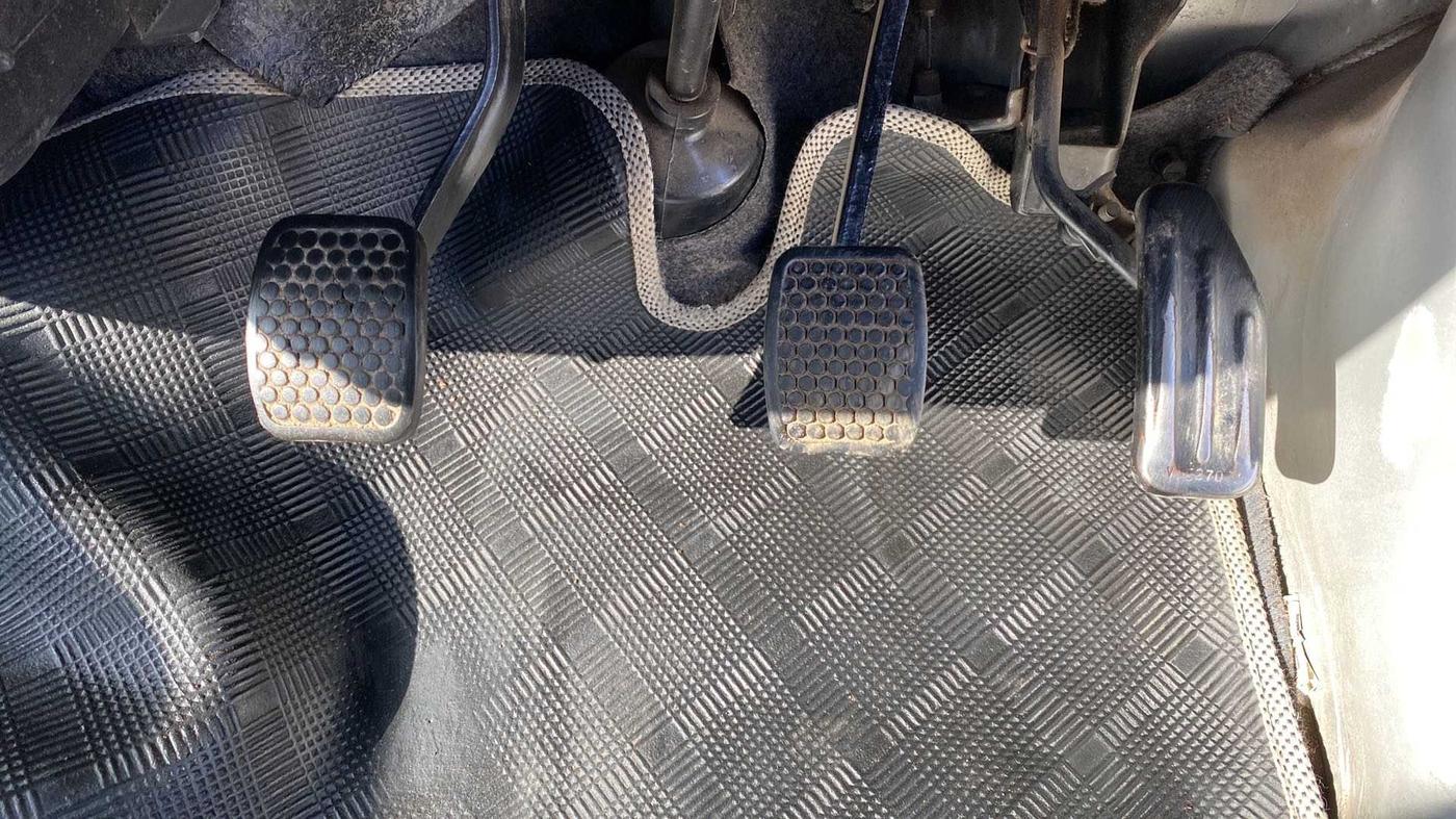 2018 Maruti Eeco 5 STR WITH A/C+HTR, Petrol, Manual, 63,984 km, Pedals