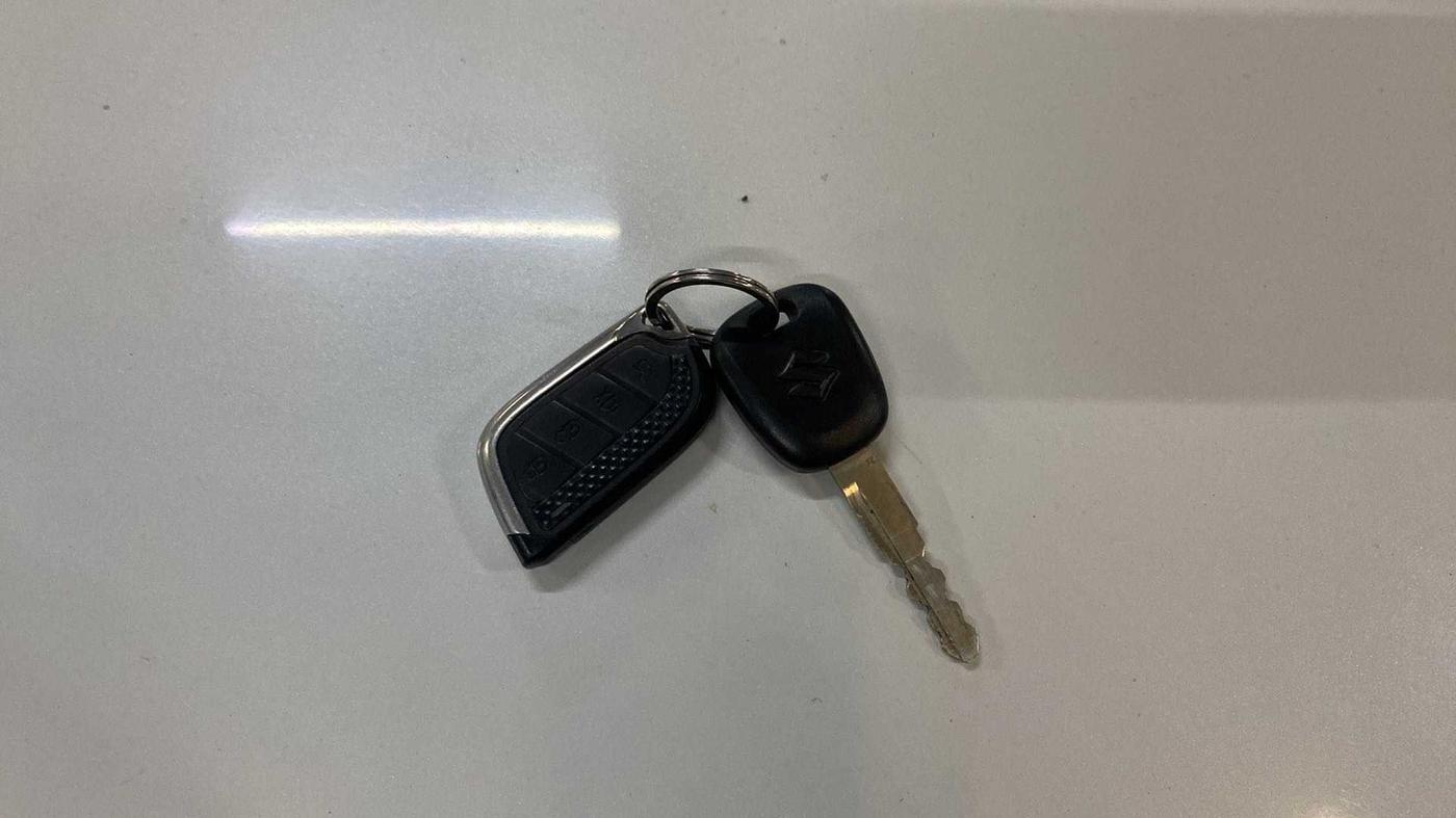 2022 Maruti Dzire LXI, Petrol, Manual, 22,026 km, Key Close Up