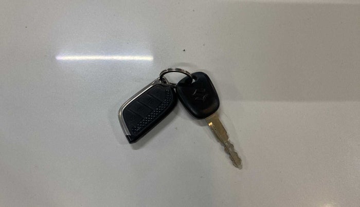 2022 Maruti Dzire LXI, Petrol, Manual, 22,026 km, Key Close Up