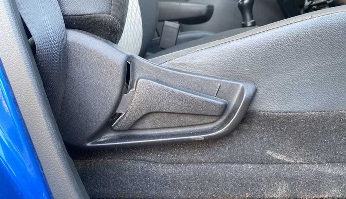 2022 Maruti Alto K10 VXI CNG, CNG, Manual, 25,131 km, Driver Side Adjustment Panel