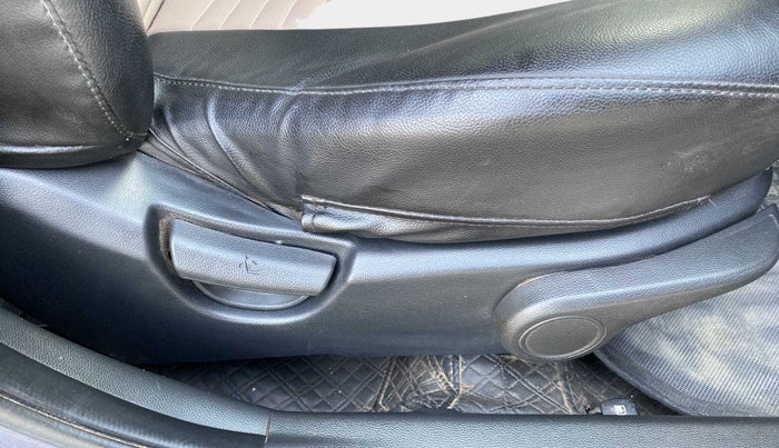 2018 Hyundai Grand i10 ASTA 1.2 KAPPA VTVT, Petrol, Manual, 35,650 km, Driver Side Adjustment Panel
