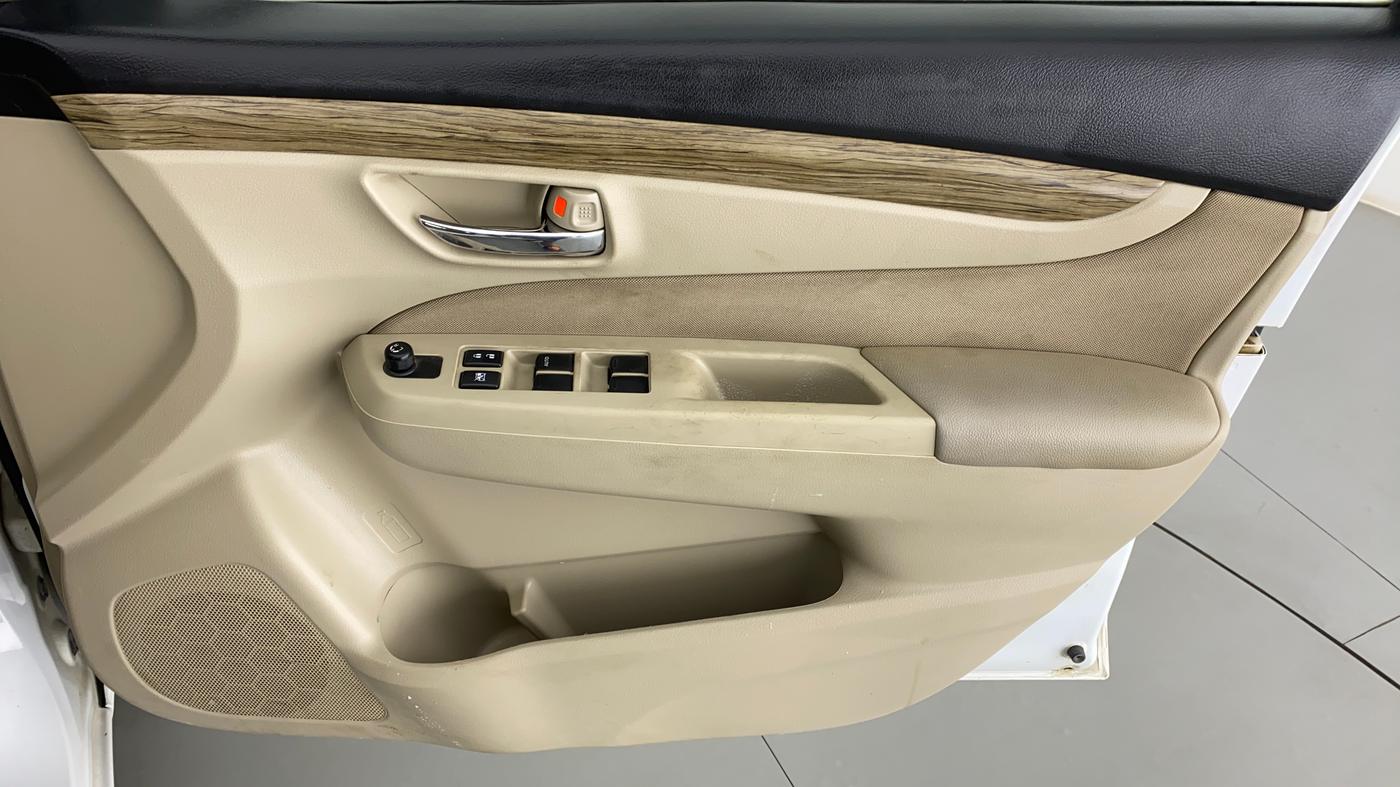 2019 Maruti Ciaz DELTA 1.5 SHVS VVT MT, Petrol, Manual, 70,084 km, Driver Side Door Panels Control