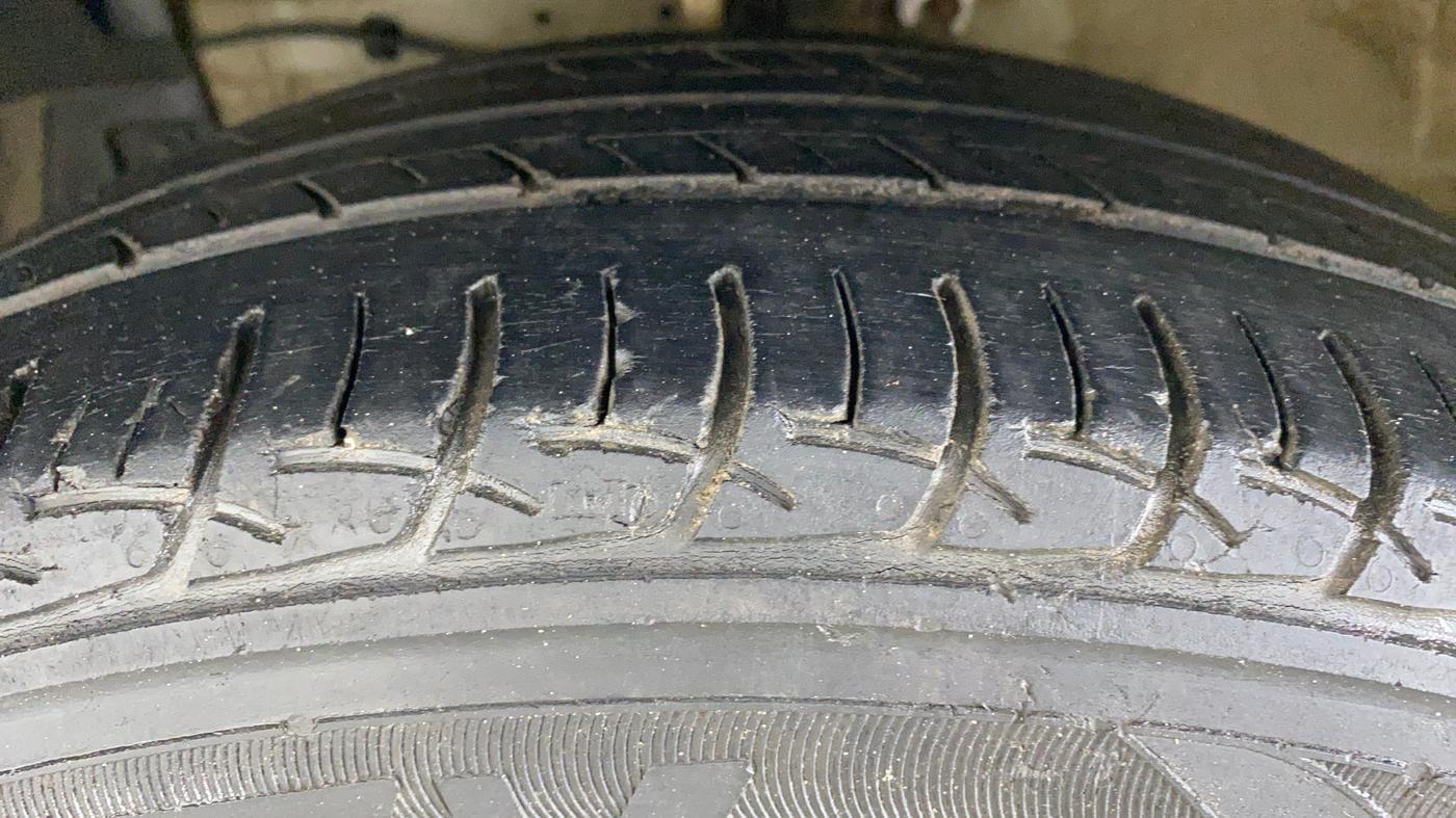 2019 Maruti Ciaz DELTA 1.5 SHVS VVT MT, Petrol, Manual, 70,084 km, Left Front Tyre Tread