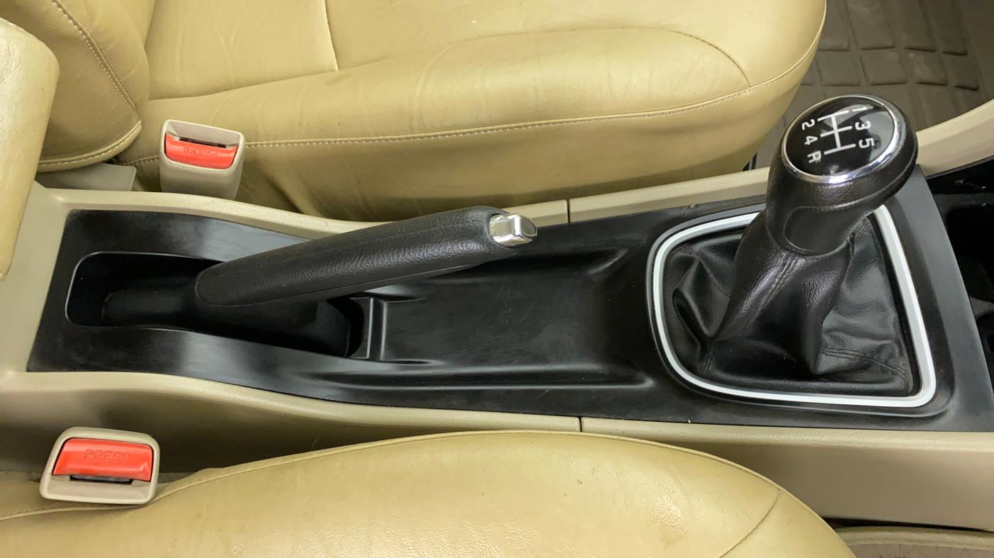 2019 Maruti Ciaz DELTA 1.5 SHVS VVT MT, Petrol, Manual, 70,084 km, Gear Lever