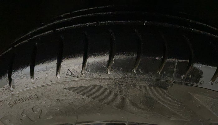 2017 Maruti Alto 800 LXI, Petrol, Manual, 68,483 km, Right Front Tyre Tread