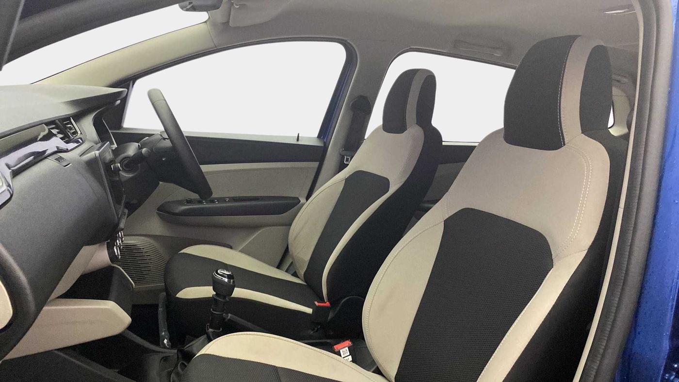 2020 Renault TRIBER RXT, Petrol, Manual, 19,553 km, Right Side Front Door Cabin