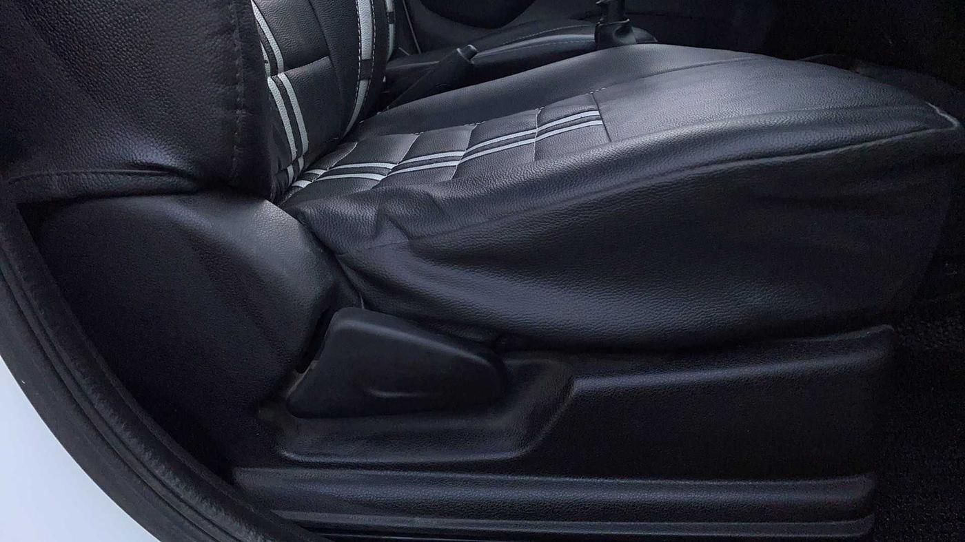 2022 Renault Kwid RXT 0.8, Petrol, Manual, 12,186 km, Driver Side Adjustment Panel