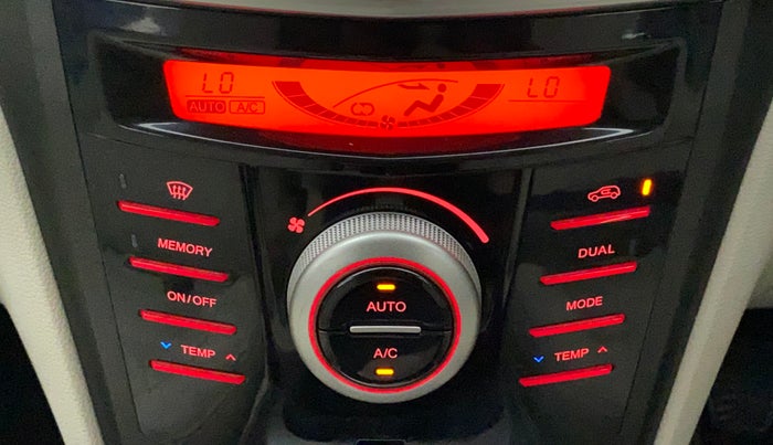 2022 Mahindra XUV300 W8 (O) 1.5 DIESEL, Diesel, Manual, 27,747 km, Automatic Climate Control
