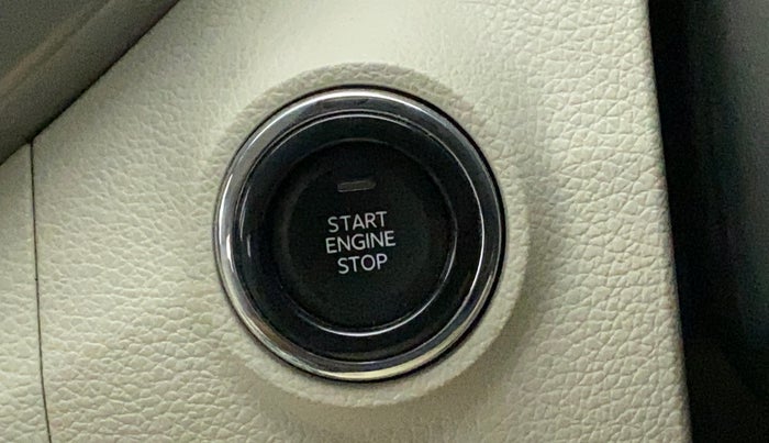 2022 Mahindra XUV300 W8 (O) 1.5 DIESEL, Diesel, Manual, 27,747 km, Keyless Start/ Stop Button