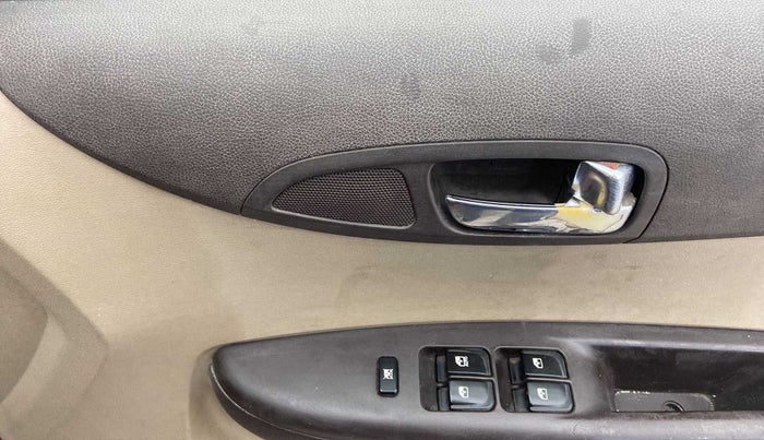 2011 Hyundai i20 MAGNA 1.2, Petrol, Manual, 34,207 km, Driver Side Door Panels Control