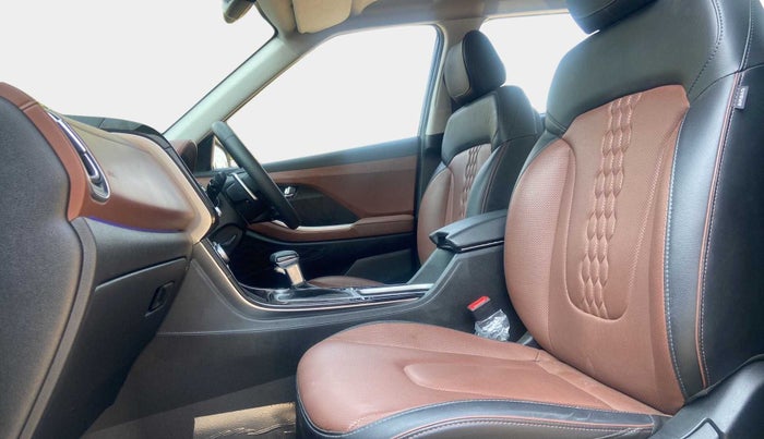 2022 Hyundai ALCAZAR 2.0 SIGNATURE (O) AT 7STR, Petrol, Automatic, 11,009 km, Right Side Front Door Cabin