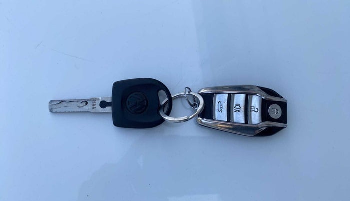 2021 Volkswagen Polo TRENDLINE 1.0L, Petrol, Manual, 29,638 km, Key Close Up