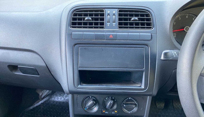 2021 Volkswagen Polo TRENDLINE 1.0L, Petrol, Manual, 29,638 km, Air Conditioner