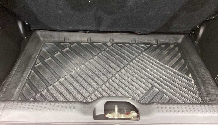 2021 Maruti Swift LXI, Petrol, Manual, 17,273 km, Boot Inside