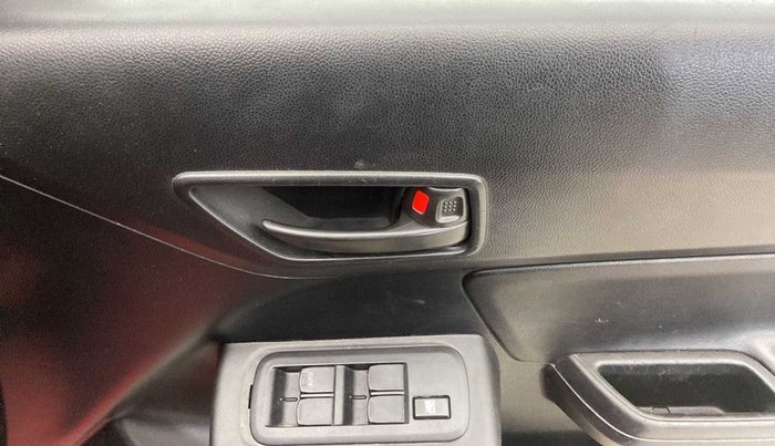 2021 Maruti Swift LXI, Petrol, Manual, 17,273 km, Driver Side Door Panels Control