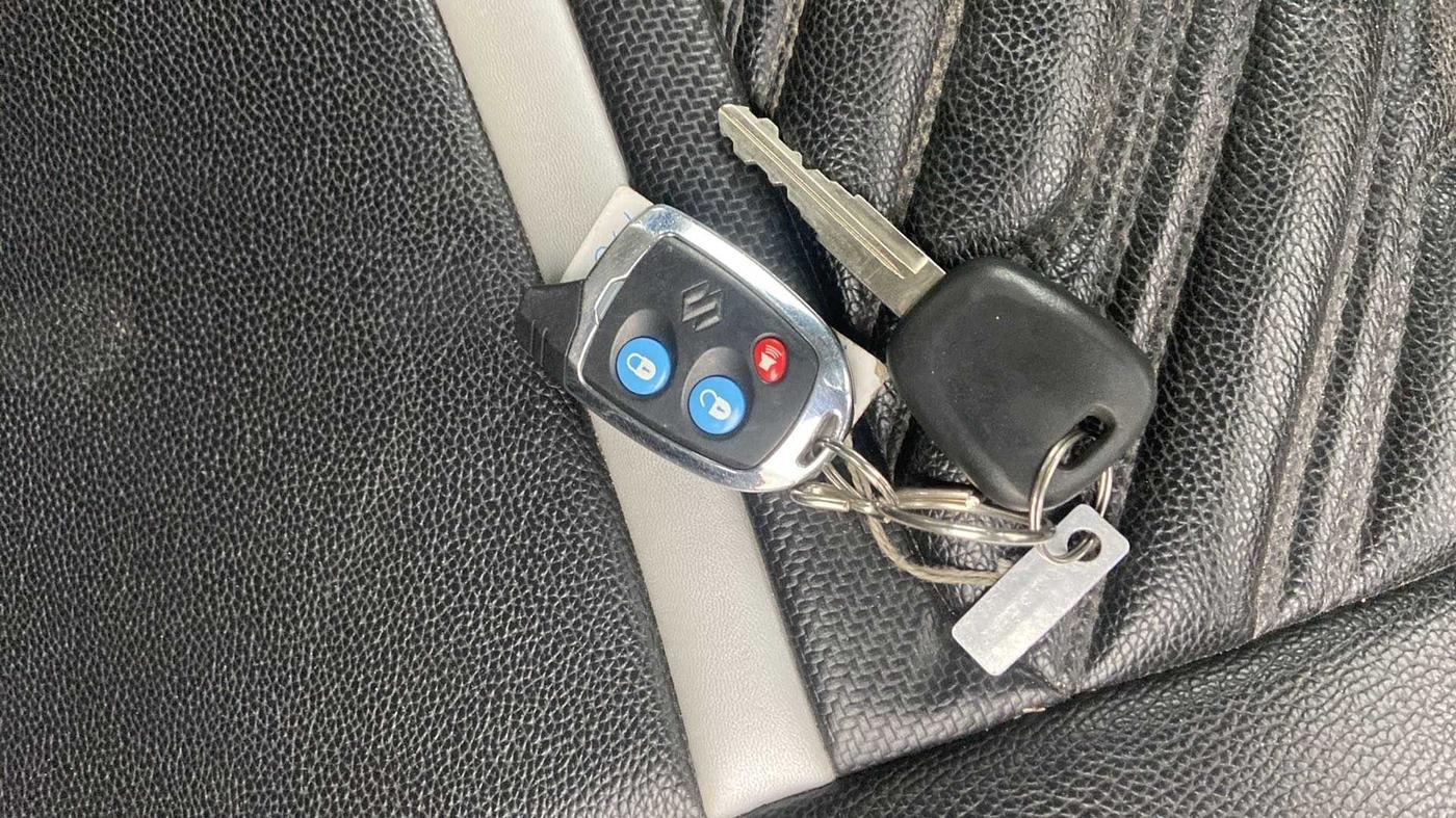 2021 Maruti Swift LXI, Petrol, Manual, 17,273 km, Key Close Up