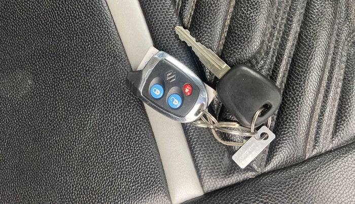 2021 Maruti Swift LXI, Petrol, Manual, 17,273 km, Key Close Up