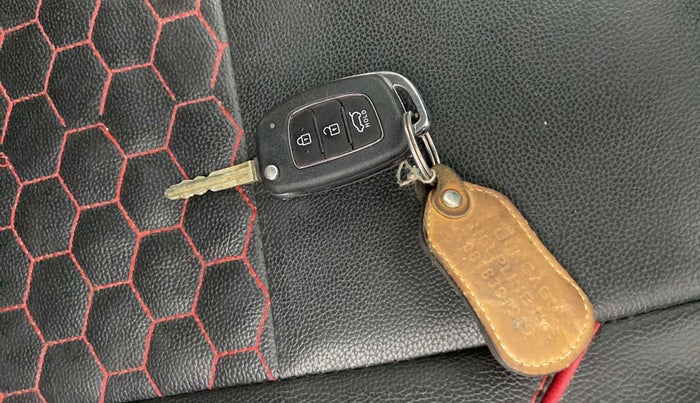 2020 Hyundai VENUE S 1.2, Petrol, Manual, 26,467 km, Key Close Up