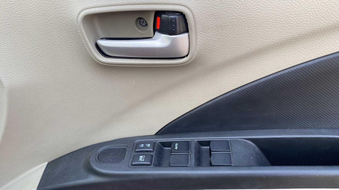 2014 Maruti Celerio VXI AMT, Petrol, Automatic, 17,811 km, Driver Side Door Panels Control