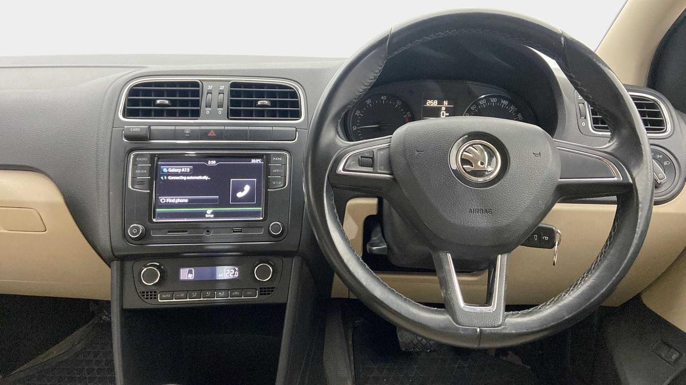 2018 Skoda Rapid STYLE 1.6 MPI AT, Petrol, Automatic, 70,102 km, Steering Wheel Close Up
