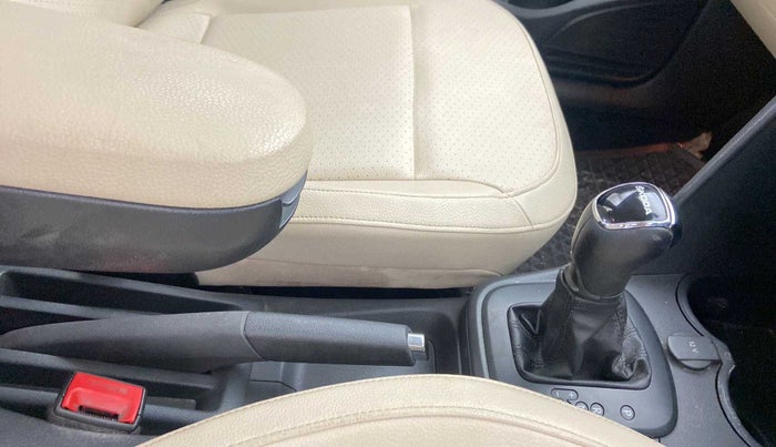 2018 Skoda Rapid STYLE 1.6 MPI AT, Petrol, Automatic, 70,102 km, Gear Lever