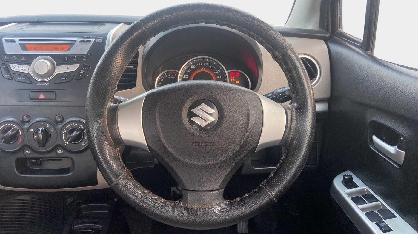 2016 Maruti Wagon R 1.0 VXI OPT, Petrol, Manual, 31,785 km, Steering Wheel Close Up