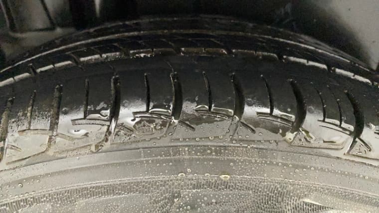 2016 Maruti Ertiga LXI, CNG, Manual, 72,704 km, Left Front Tyre Tread