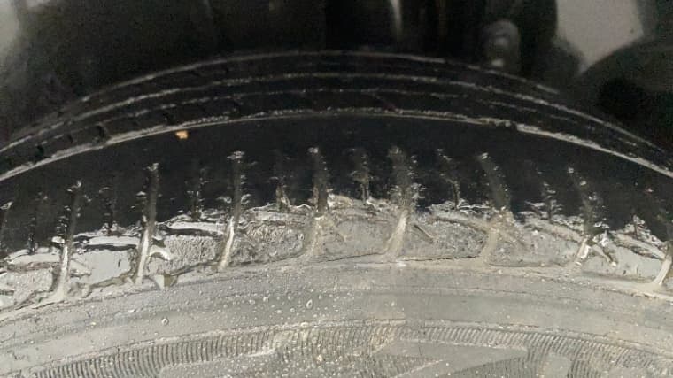 2016 Maruti Ertiga LXI, CNG, Manual, 72,704 km, Right Front Tyre Tread