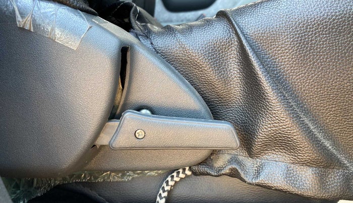 2018 Maruti Alto 800 LXI, Petrol, Manual, 11,232 km, Driver Side Adjustment Panel