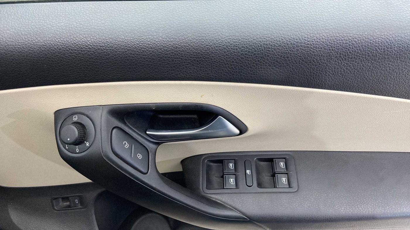 2019 Volkswagen Vento HIGHLINE PLUS 1.2 AT 16 ALLOY, Petrol, Automatic, 16,897 km, Driver Side Door Panels Control