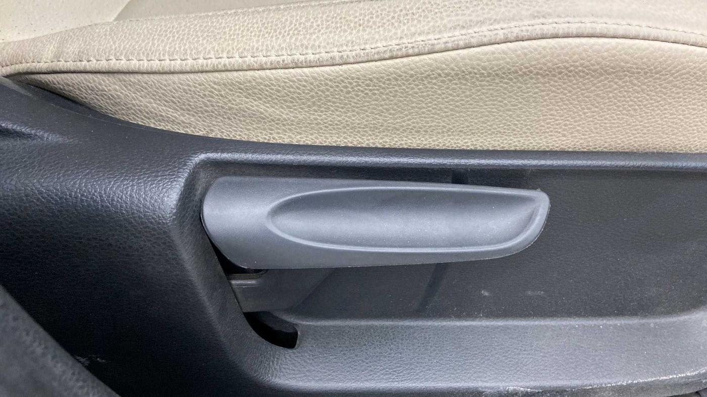 2019 Volkswagen Vento HIGHLINE PLUS 1.2 AT 16 ALLOY, Petrol, Automatic, 16,897 km, Driver Side Adjustment Panel