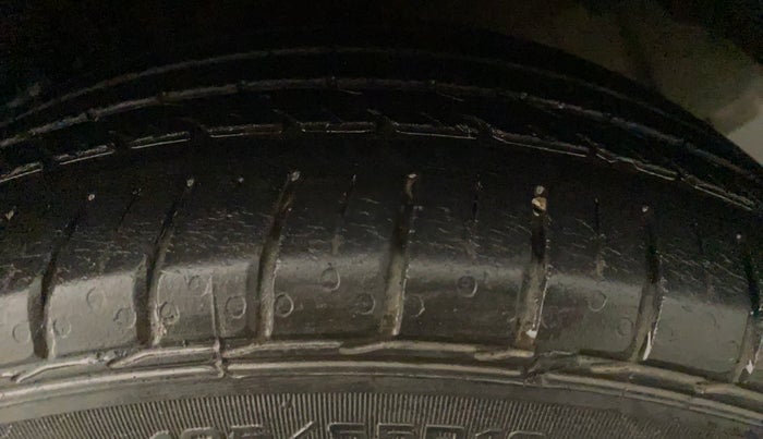 2013 Hyundai Verna FLUIDIC 1.6 VTVT SX OPT, Petrol, Manual, 86,498 km, Left Rear Tyre Tread