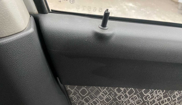 2018 Maruti Alto 800 LXI, Petrol, Manual, 30,219 km, Lock system - Door lock knob has minor damage