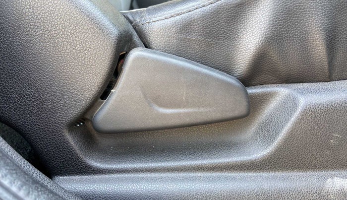 2021 Renault Kwid RXT 1.0 AMT (O), Petrol, Automatic, 20,417 km, Driver Side Adjustment Panel