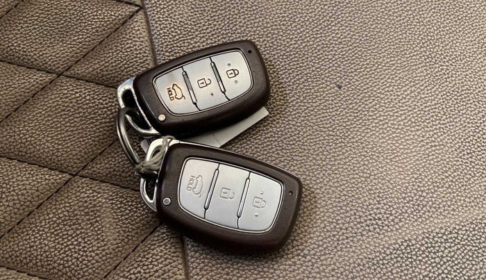 2015 Hyundai Creta SX PLUS 1.6 PETROL, Petrol, Manual, 27,006 km, Key Close Up