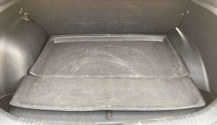 2015 Hyundai Creta SX PLUS 1.6 PETROL, Petrol, Manual, 27,006 km, Boot Inside