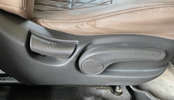 2015 Hyundai Creta SX PLUS 1.6 PETROL, Petrol, Manual, 27,006 km, Driver Side Adjustment Panel