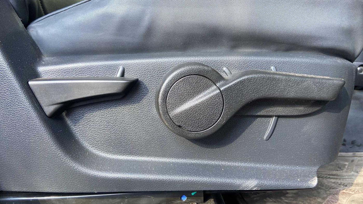 2021 Mahindra Thar LX PETROL HT 4WD AT, Petrol, Automatic, 20,798 km, Driver Side Adjustment Panel