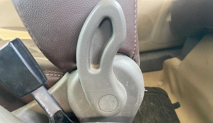 2010 Hyundai i10 SPORTZ 1.2, Petrol, Manual, 1,03,787 km, Driver Side Adjustment Panel