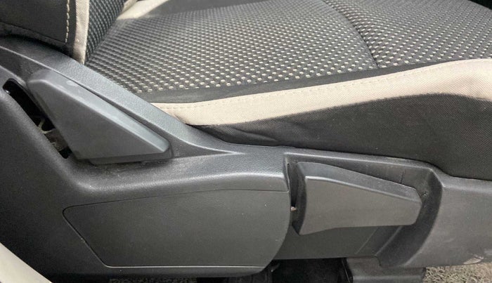 2021 Renault TRIBER RXZ AMT DUAL TONE, Petrol, Automatic, 20,262 km, Driver Side Adjustment Panel