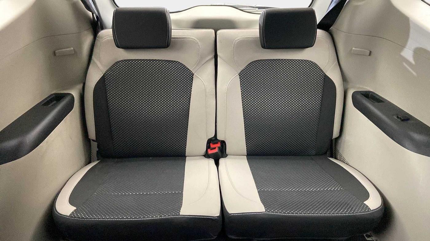 2021 Renault TRIBER RXZ AMT DUAL TONE, Petrol, Automatic, 20,262 km, Third Seat Row ( optional )