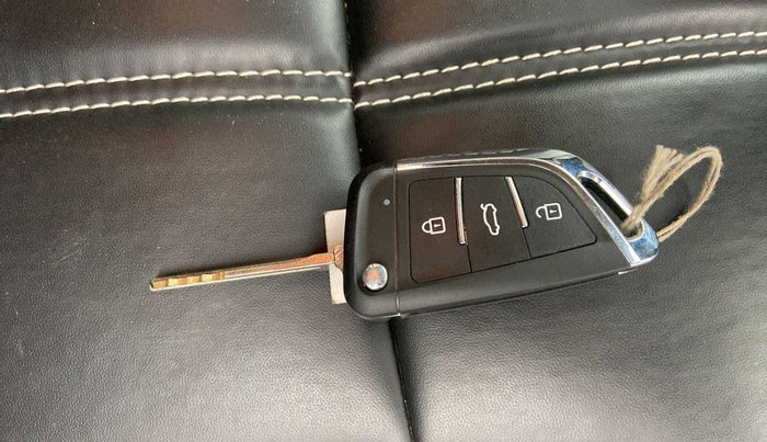2020 Hyundai NEW SANTRO SPORTZ CNG, CNG, Manual, 63,302 km, Key Close Up