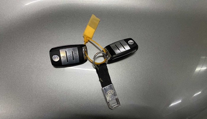 2020 KIA SONET GTX PLUS 1.0 DCT, Petrol, Automatic, 21,374 km, Key Close Up